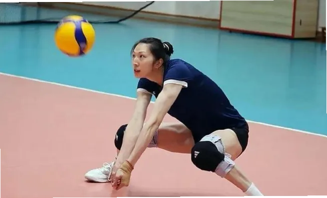 如何看穿自由人站位和拦网手型？